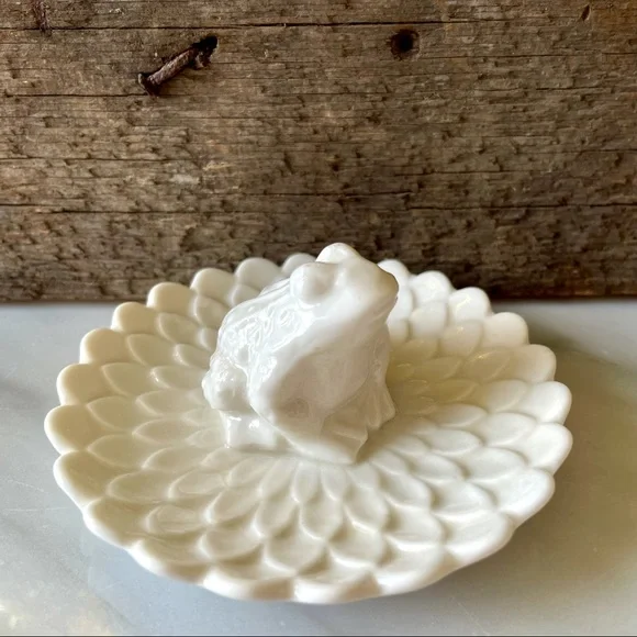 Ceramic Frog on a Lilly Pad•NWOT•Jewelry/Trinket Dish•Ivory•3.5” x 3.5” x 2”🌼 - Picture 2 of 12